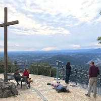 Poin dari Stefdies, orang-orang diperboleh berpartisipasi di foto itu, dengan menjadi latar foto atau membuat pose Stefdies di foto mereka sendiri, ujarnya kepada Bored Panda. Foto: Dok. Stefdies