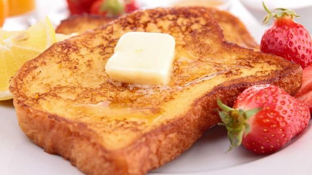 French toast flavored with orange marmalade, butter and mint.