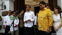 Capres Joko Widodo (Jokowi) menegaskan tetap menjaga silaturahmi dengan capres Prabowo Subianto. Jokowi sudah mengirim utusan agar bisa dipertemukan dengan Prabowo.