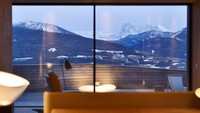 Rumah tersebut juga memiliki pemandangan Lembah Eisack Pegunungan Dolomites dari ruang tamu dan kamar tidur. Istimewa/Oskar Dariz.