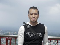 Samuel Rizal Cerita Momen Emosional Anak Saat Ziarah ke Makam Stevie Agnecya