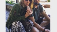 Ada fakta menarik seputar pernikahan Elsa dan pemeran Thor dalam Avengers:Endgame itu. Saat ke Jakarta pada tahun 2013, Chris mengaku kalau ia menikahi Elsa di sebuah private resort yang ada di Pulau Sumba, NTT. Foto: Instagram elsapatakyconfidential