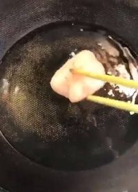Video Goreng Kerupuk Udang Jadi Trending dan Viral di TikTok