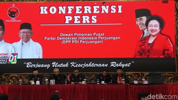  PDI Perjuangan mengeluarkan hitung suara di TPS dengan tim internal. 