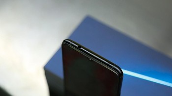 Dapur pacunya mengandalkan Snapdragon 855. Foto: Sina Mobile