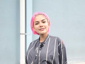 Melahirkan Tanpa Suami, Siapa yang Mengazani Anak Nikita Mirzani?