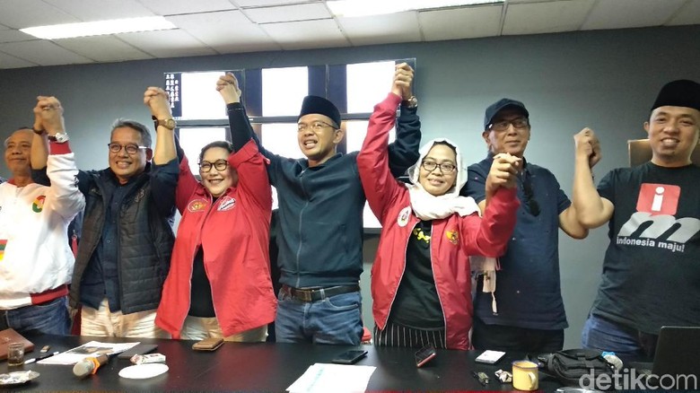 Relawan Jokowi Setuju Cebong-Kampret Dikubur: Kembali ke Persatuan Indonesia Relawan Jokowi Setuju Cebong-Kampret Dikubur: Kembali ke Persatuan Indonesia