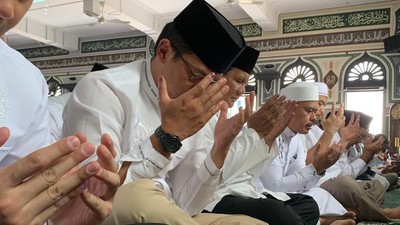 Momen Prabowo Salat Jumat hingga Sujud Syukur di Masjid Al-Azhar