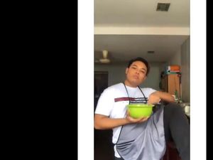 Gaya Kocak YouTuber Malaysia Saat Bikin Puding Roti