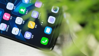 Baterainya berkapasitas 4.000 mAh dengan pengisian daya 44W. Foto: Sina Mobile