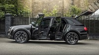 Soal warna Bentley Bentayga V8 Centenary garapannya kali ini menggunakan warna hitam glossy. Mengkilat sudah pasti, Kahn hendak memunculkan kesan elegan terpancar saat mobil ini lewat di tengah keramaian. Foto: dok. Kahn Design