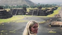 Emma pun suka liburan keliling dunia. Ini saat dirinya di Machu Picchu, Peru (Instagram/emmacoburn)