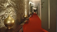 Dibangun dengan memahat bebatuan dari dalam gunung Saint Gotthard, di selatan Lucerne, Swiss. Istimewa/Dok.Booking.com.