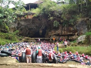 Long Weekend, Ini Penampakan Wisatawan Jejali Gua Pindul Gunungkidul