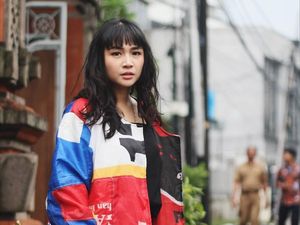 Viral, Spanduk Bekas Kampanye Pemilu Diubah Jadi Jaket Keren oleh Pria Ini