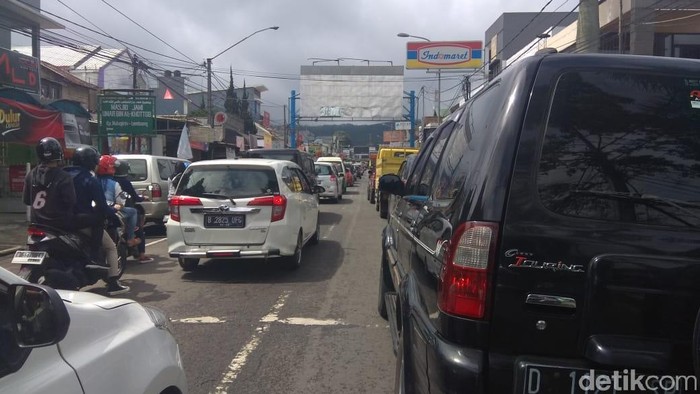Polisi Terapkan Sistem Buka-Tutup di Jalur Wisata Lembang