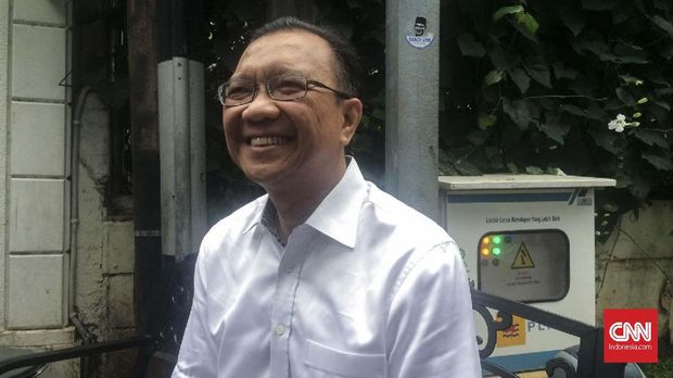 Sakit Lambung dan Tenggorokan, Sandi Dapat Suntik Dua Kali