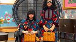 Gaya Kompak Duo Ibu Anak Fashionable dari Thailand Saat Makan