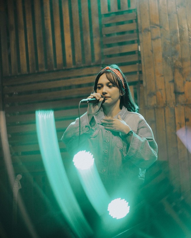 Foto: Bassist Manis Asal Bandung Ini Sering Disebut Netizen Istri Online-ku