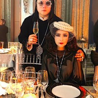 Instagram @peepy_and_mother_lee populer di kalangan pecinta fashion. Adalah pria Thailand bernama Pattharapol Puengboonpra dan ibunya Lee Puengboonpra, ibu dan anak yang berada di balik akun tersebut. Foto: Instagram peepy_and_mother_lee