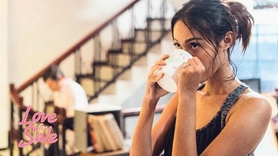 Della Dartyan, Pemain Pocong The Origin Ternyata Hobi Ngopi