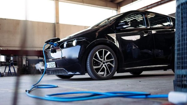 Mobil Tenaga Matahari Mulai Diproduksi