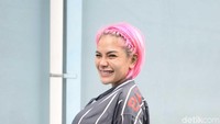 Senyuman Nikita Mirzani. Foto: Ismail/detikHOT