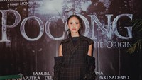 Aktris sekaligus model Della Dartyan kini bermain dalam film Pocong The Origin bukan hanya jago berakting, wanita cantik ini juga hobi ngopi. Foto: Instagram@delladartyan