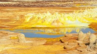 Bebatuan di sana berwarna kuning, putih, hijau sampai oranye. Oleh sebab itulah, Danakil disebut-sebut sebagai Tanah Alien karena tampilannya (iStock)