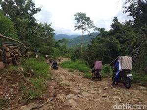 Para Pahlawan Pengawal Kotak Suara