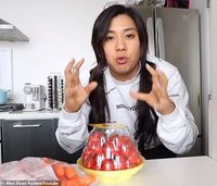 YouTuber Ini Coba Diet Aneh, Hanya Makan Tomat Selama Seminggu