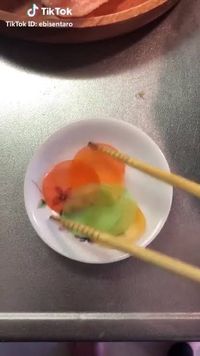 Video Goreng Kerupuk Udang Jadi Trending dan Viral di TikTok