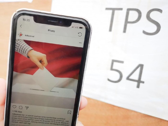 Pelanggan seluler Indonesia ramai akses medsos di hari pencoblosan. Foto: Telkomsel Pelanggan seluler Indonesia ramai akses medsos di hari pencoblosan. Foto: Telkomsel