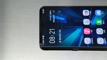 Kamera depannya 12 MP. Foto: Sina Mobile