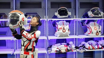 Markas simulasi yang dinamai C-Space Project Mars ini dibentuk sedemikian mungkin sehingga menyerupai koloni di Planet Merah. Itu terbantu dengan lingkungan gurun yang kering, berpasir, dan kemerahan. Mirip-mirip dengan permukaan Mars. Thomas Peter/Reuters.
