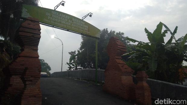 Keok Pileg, Caleg Gerindra Mandi Kembang di Padepokan Anti Galau