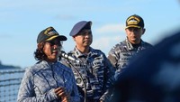 Susi melakukan pengawasan menggunakan KRI Usman Harun milik TNI Angkatan Laut pada 14-15 April 2019. Demikian diungkapkan Pelaksana Tugas (Plt) Direktur Jenderal Pengawasan Sumber Daya Kelautan dan Perikanan (PSDKP) Agus Suherman. Dok. Kementerian Kelautan dan Perikanan.