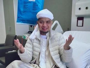 Tangis Haru Istri di Pelukan Ustaz Arifin Ilham Usai Dengar Wasiat