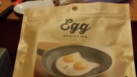 Membuat telur bentuk kucing pakai cetakan khusus. Hasil telur untuk menu sarapan ini jadi terlihat menyeramkan! Foto: Istimewa