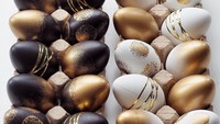 Mengandalkan warna putih, hitam dan emas membuat telur tampil elegan dan mewah. Asal pintar memadukan warna, telur cantik bisa jadi hiasan di rumah. Foto: Istimewa
