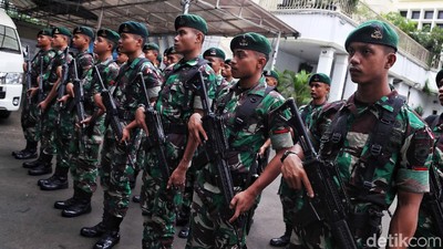 Bawa Senjata Laras Panjang, TNI Jaga Ketat KPU