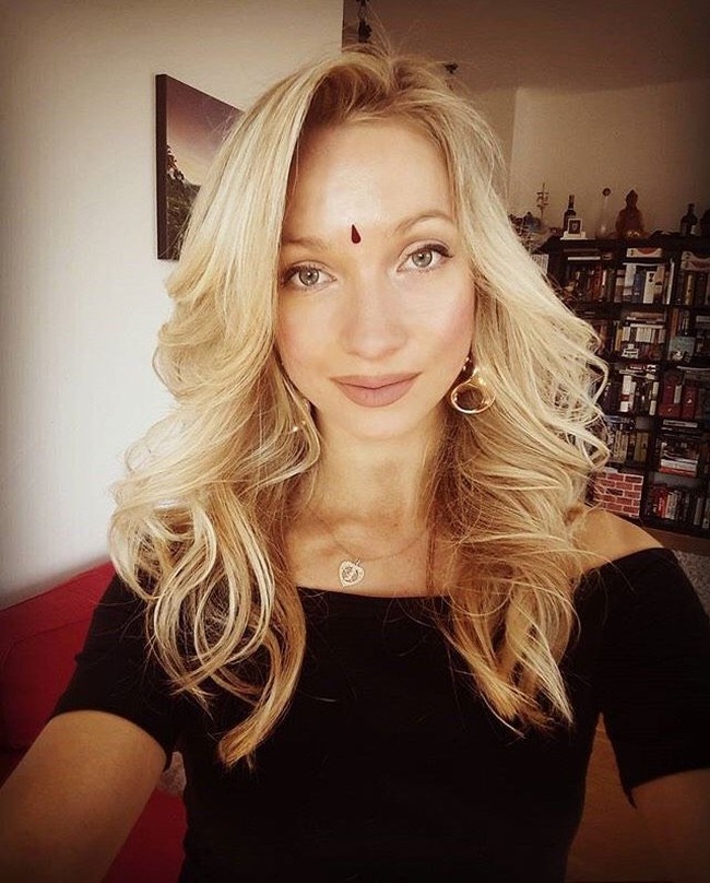 “Saya merasa memiliki awal yang baru. Lebih kuat, lebih feminin, lebih seksi dan lebih lelah juga, tentu saja,” kata Ruzenka. (Foto: Instagram)