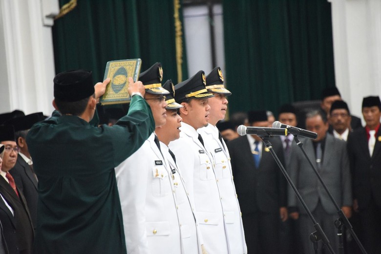 Akhirnya Ridwan Kamil Melantik Walkot Bogor dan Bupati Ciamis Akhirnya Ridwan Kamil Melantik Walkot Bogor dan Bupati Ciamis