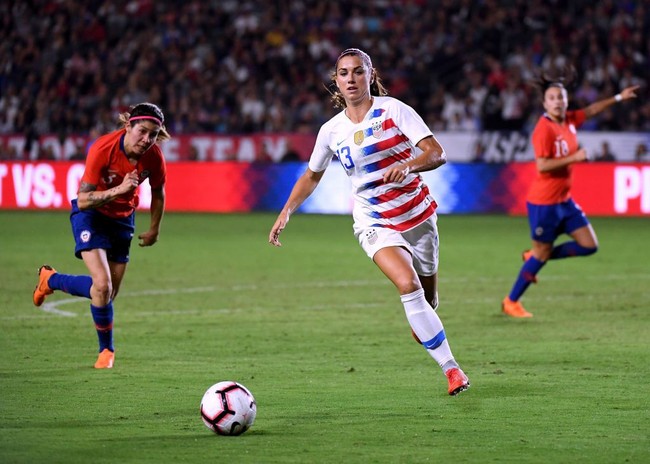 Bergabung dengan timnas sepakbola Amerika Serikat di usia 22 tahun, peran pentingnya berhasil membawa timnya menduduki peringkat kedua dalam kompetisi FIFA World Cup. Pada 2012, dia pun mendapat gelar Atlet Wanita Terbaik dari Federasi Sepakbola Amerika Serikat. Foto: Dok. Getty Images, Instagram