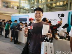 Antrean Mengular Penjualan Perdana Huawei P30 di Jakarta
