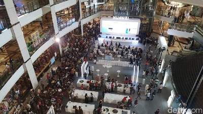 Antrean Mengular Penjualan Perdana Huawei P30 di Jakarta