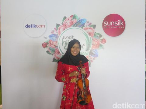 Hijabers Medan Ini Ingin Pikat Juri dengan Bermain Biola