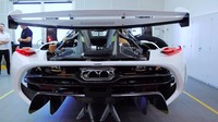 Mobil ini jadi spesial berkat ketangguhan yang ditawarkan, yang mampu menyemburkan 300 mph atau setara dengan 482 km/jam. Foto: Pool (Youtube/Topgear)