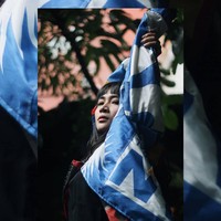 Tejet mengungkap ia membuat karyanya ini secara total agar dapat dinikmati publik. Pun dari pemotretan produknya menggunakan seorang model agar menjadi konten yang layak masuk Instagram. Foto: Dok. Instagram @tejyet