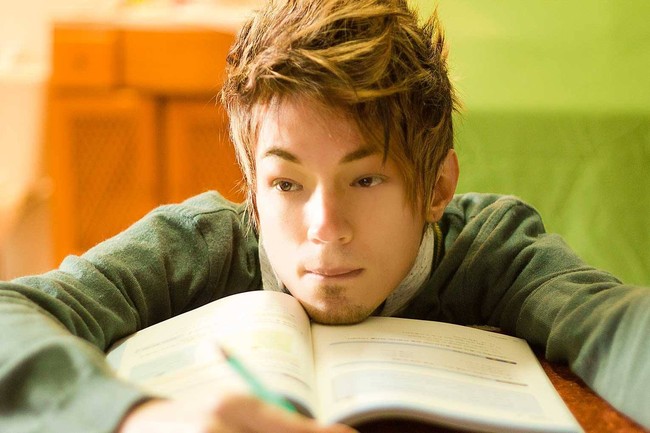 Xiahn melakukan 10 prosedur bedah untuk mendapat tampilan wajah seperti orang Korea, termasuk membuat kelopak matanya jadi monoloid. Operasi itu sebenarnya sempat ditolak beberapa dokter. Hingga ada dokter yang mau melakukan prosedur berisiko yang mengharuskannya menutup kelopak mata bagian dalam itu. Foto: Dok. Facebook Xiahn Nishi